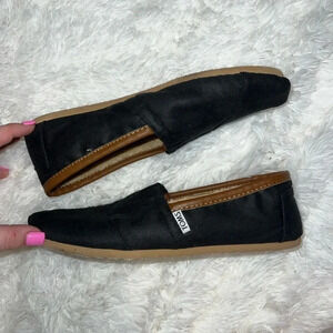 Men’s Fleece Lined Toms with Leather Detailing size 8.5